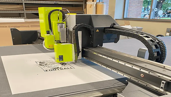 apples on conveyer belts