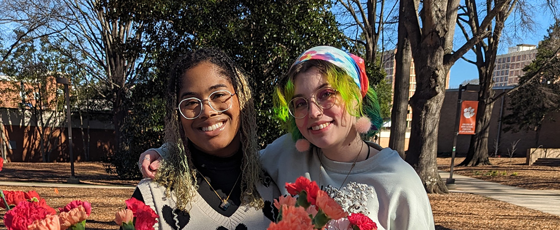 clemson students posing for a group photo