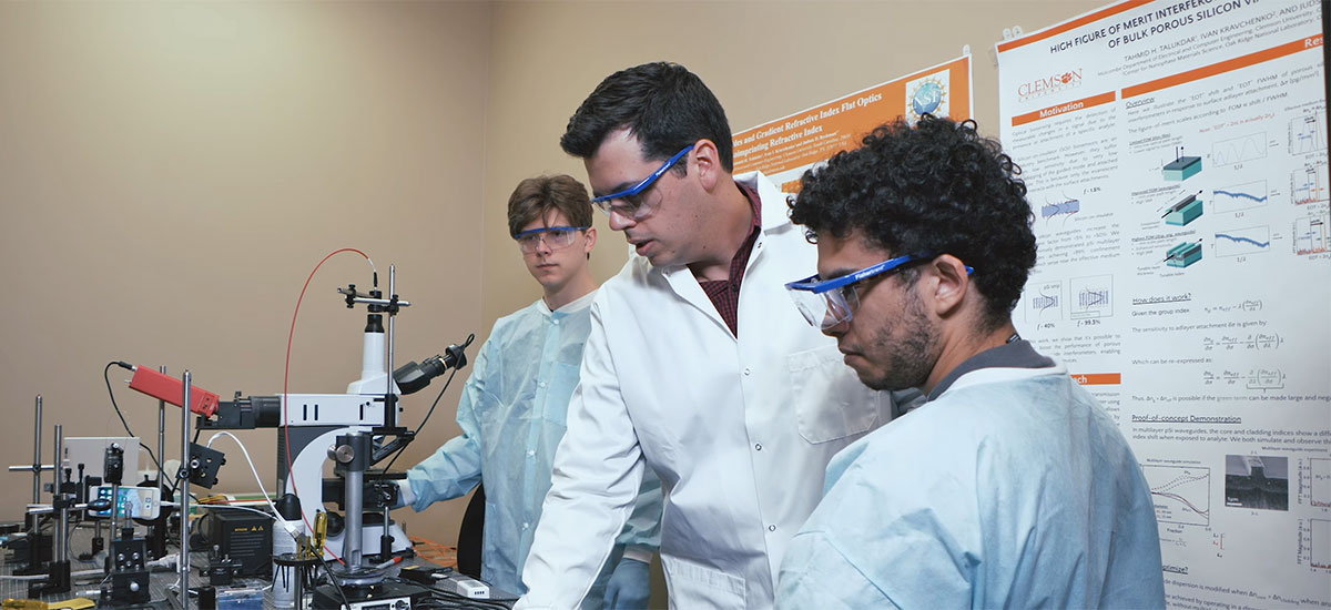 Ryckman with two students in lab.