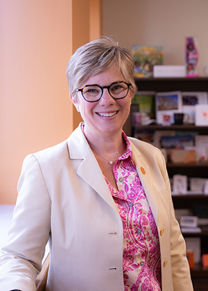 Kristin Gehsmann, Dean