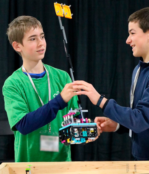 kids working on their lego robots